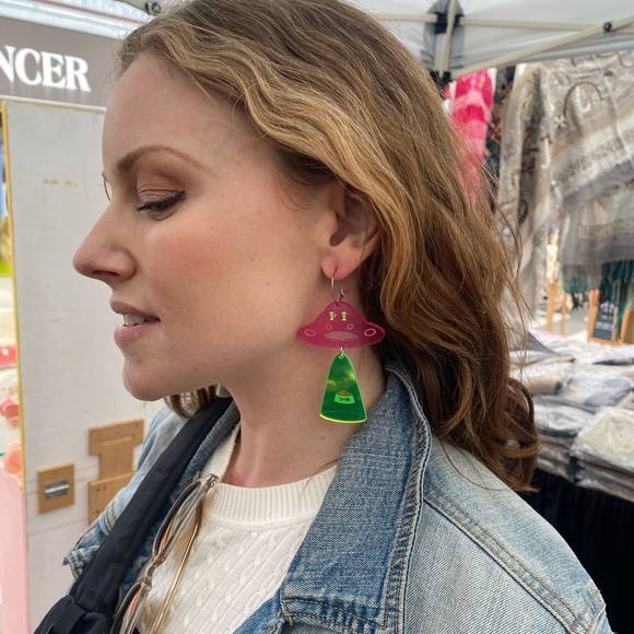 HANDMADE Artisan UFO cat alien 👽 Acrylic earrings NEW - Picture 3 of 3